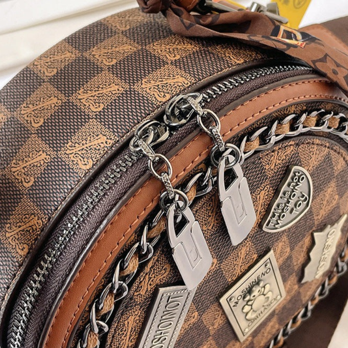 Bolsa de Couro Transversal  + Brinde Exclusivo Hema